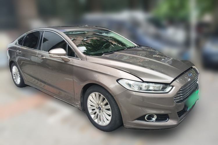 Used Ford Mondeo 2013 2.0L GTDi 200 Luxury Model Front Right 45 Deg