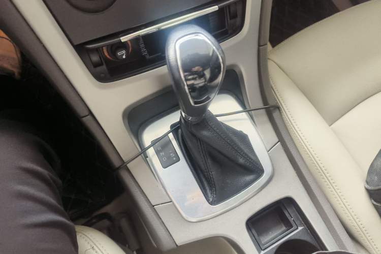 Used Ford Mondeo 2013 2.3L Fashion Edition Gear Lever