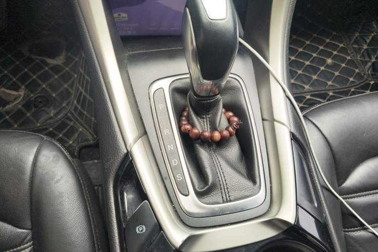 Used Ford Mondeo 2013 2.0L GTDi 200 Luxury Model Gear Lever