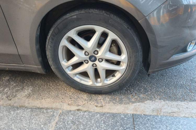 Used Ford Mondeo 2013 1.5L GTDi180 Fashion Edition Right Front Wheel Hub