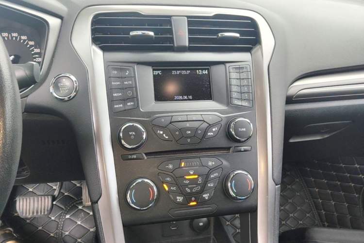 Used Ford Mondeo 2017 EcoBoost 180 Stylish Model Audio And AC Panel