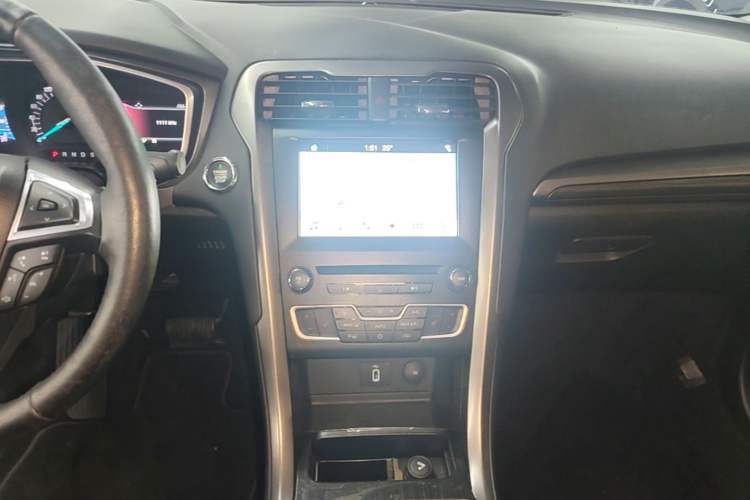 Used Ford Mondeo 2017 EcoBoost 180 Luxury Model Audio And AC Panel
