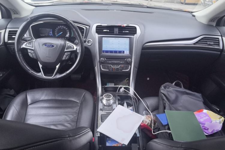 Used Ford Mondeo 2017 EcoBoost 200 Luxury Model Center Console