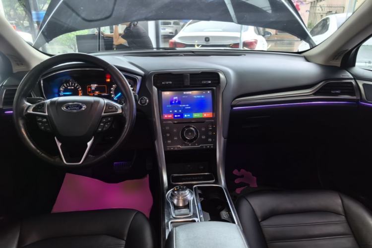 Used Ford Mondeo 2017 EcoBoost 180 Stylish Model Center Console