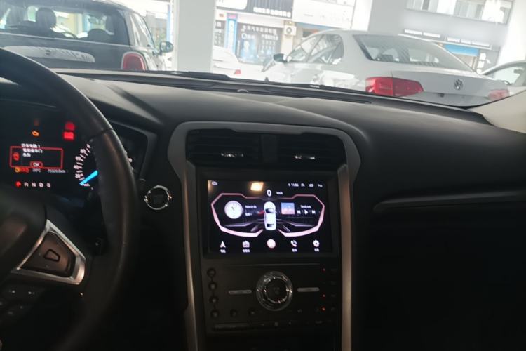 Used Ford Mondeo 2017 EcoBoost 180 Stylish Model Center Console