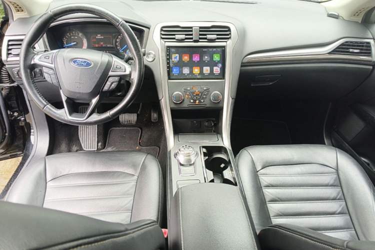 Used Ford Mondeo 2017 EcoBoost 180 Stylish Model Center Console