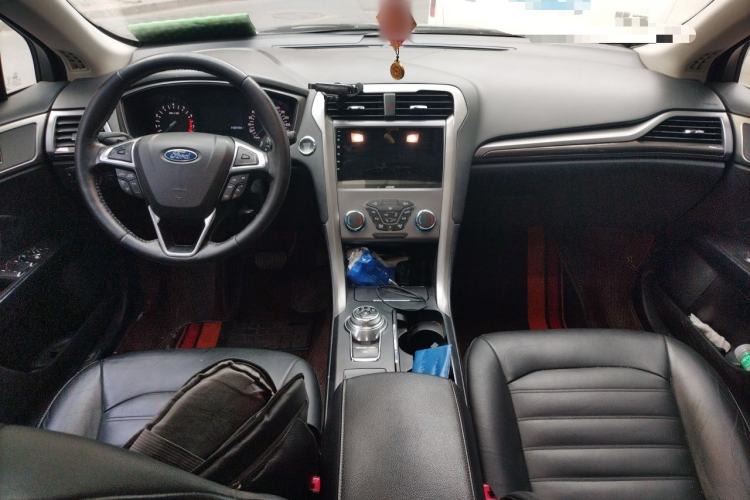 Used Ford Mondeo 2017 EcoBoost 200 Stylish Model Center Console