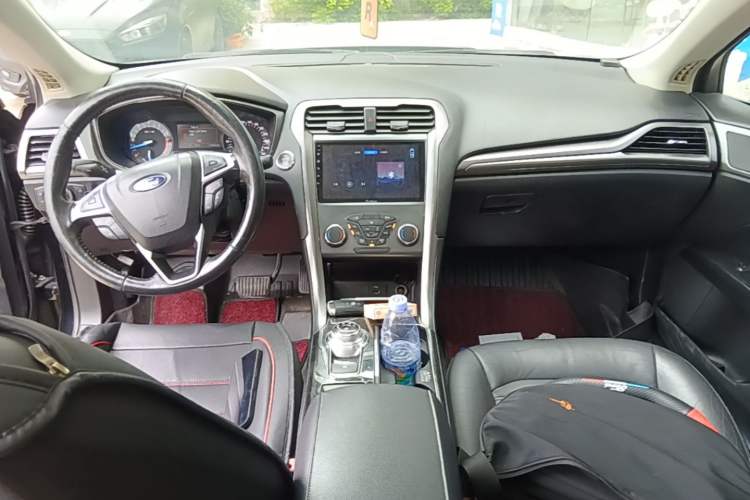 Used Ford Mondeo 2017 EcoBoost 200 Stylish Model Center Console