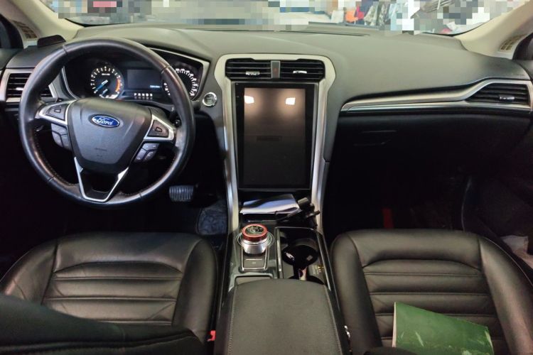 Used Ford Mondeo 2017 EcoBoost 180 Stylish Model Center Console