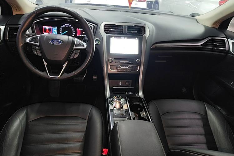 Used Ford Mondeo 2017 EcoBoost 180 Luxury Model Center Console