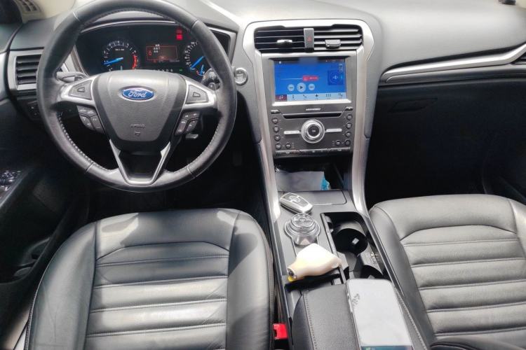 Used Ford Mondeo 2017 EcoBoost 180 Stylish Model Center Console