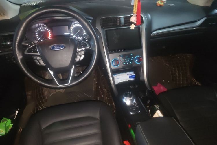 Used Ford Mondeo 2017 EcoBoost 180 Stylish Model Center Console