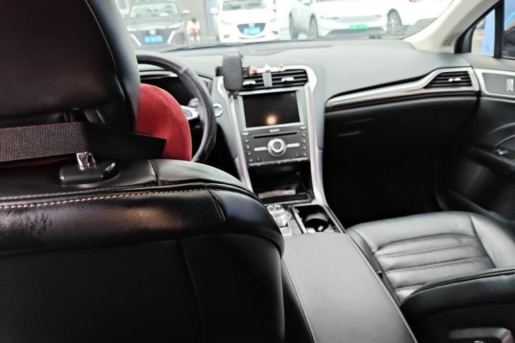 Used Ford Mondeo 2017 EcoBoost 180 Ultimate Model Center Console