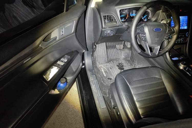 Used Ford Mondeo 2017 EcoBoost 200 Luxury Model Driver Seat