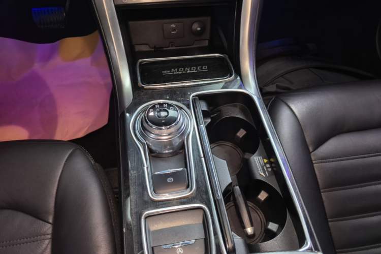 Used Ford Mondeo 2017 EcoBoost 180 Stylish Model Gear Lever