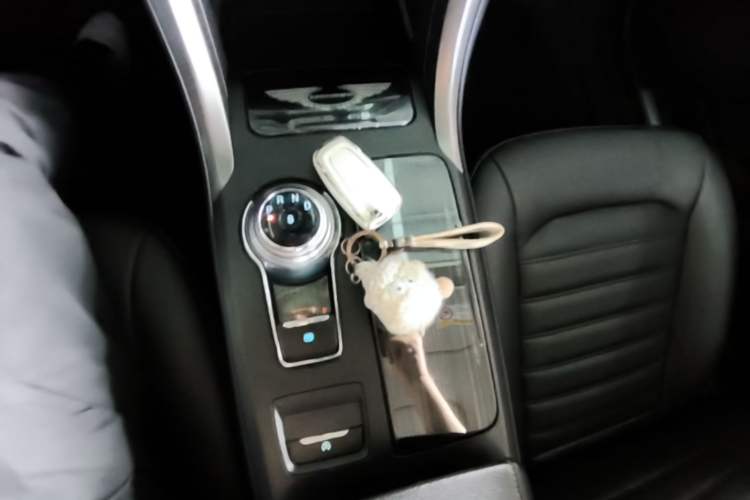 Used Ford Mondeo 2017 Restyled EcoBoost 200 Fashion Edition Gear Lever