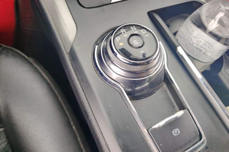 Used Ford Mondeo 2017 Restyled EcoBoost 200 Fashion Edition Gear Lever