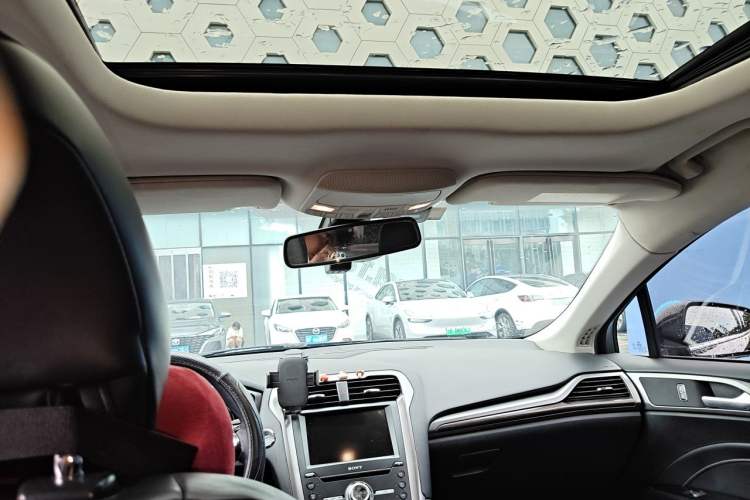 Used Ford Mondeo 2017 EcoBoost 180 Ultimate Model Headliner