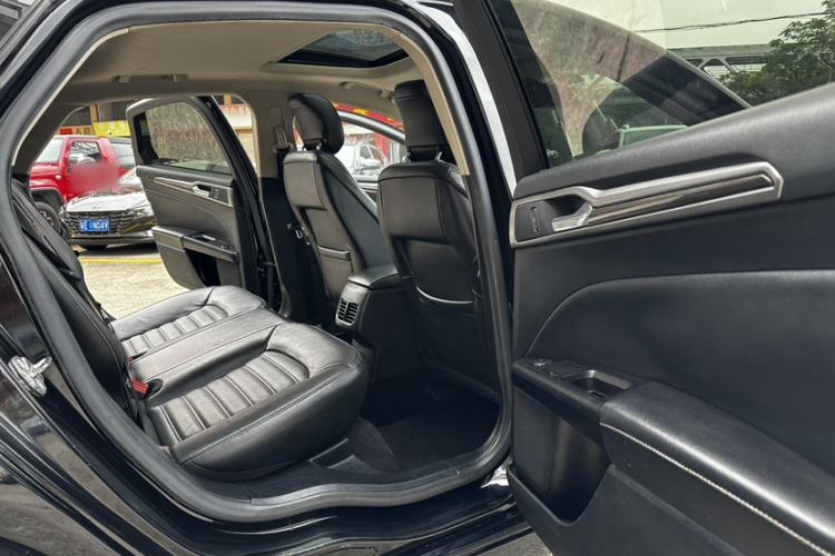 Used Ford Mondeo 2017 EcoBoost 180 Stylish Model Interior 10