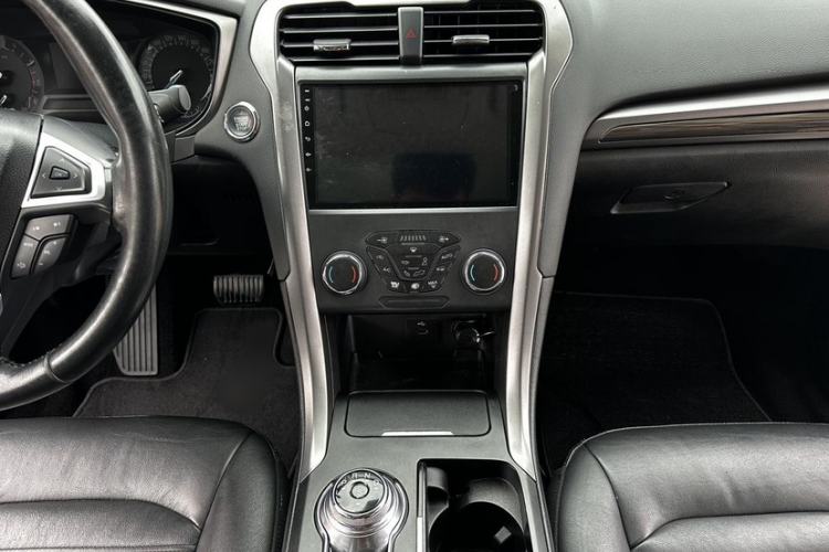 Used Ford Mondeo 2017 EcoBoost 180 Stylish Model Interior 12