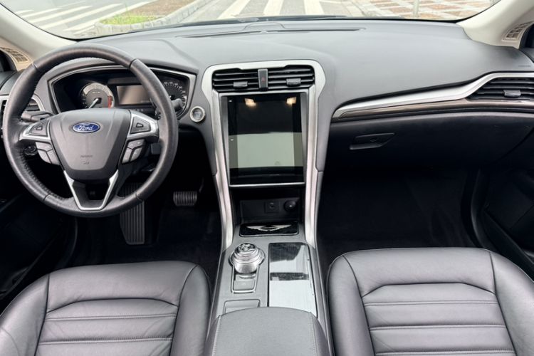 Used Ford Mondeo 2017 Restyled EcoBoost 200 Fashion Edition Interior 3