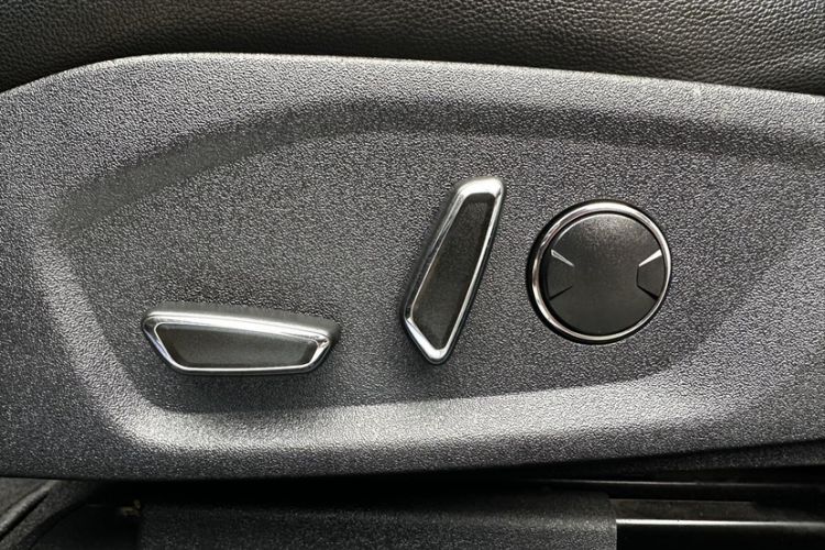 Used Ford Mondeo 2017 EcoBoost 180 Stylish Model Interior 3