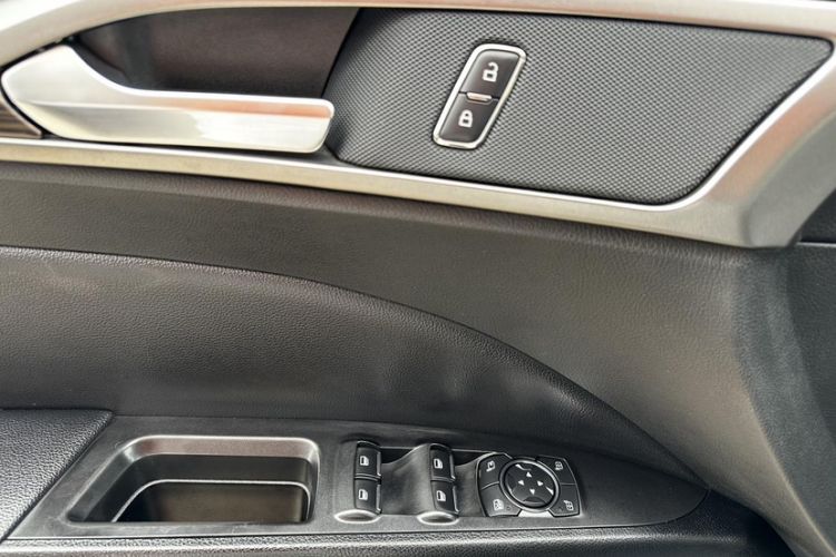 Used Ford Mondeo 2017 EcoBoost 180 Stylish Model Interior 5