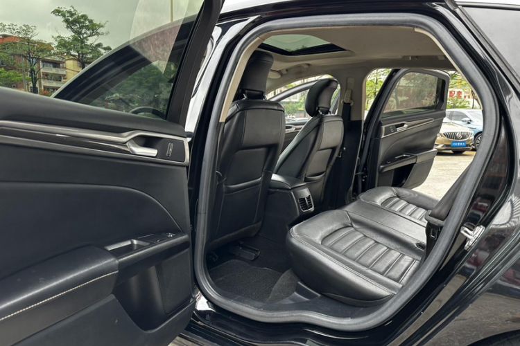 Used Ford Mondeo 2017 EcoBoost 180 Stylish Model Interior 7