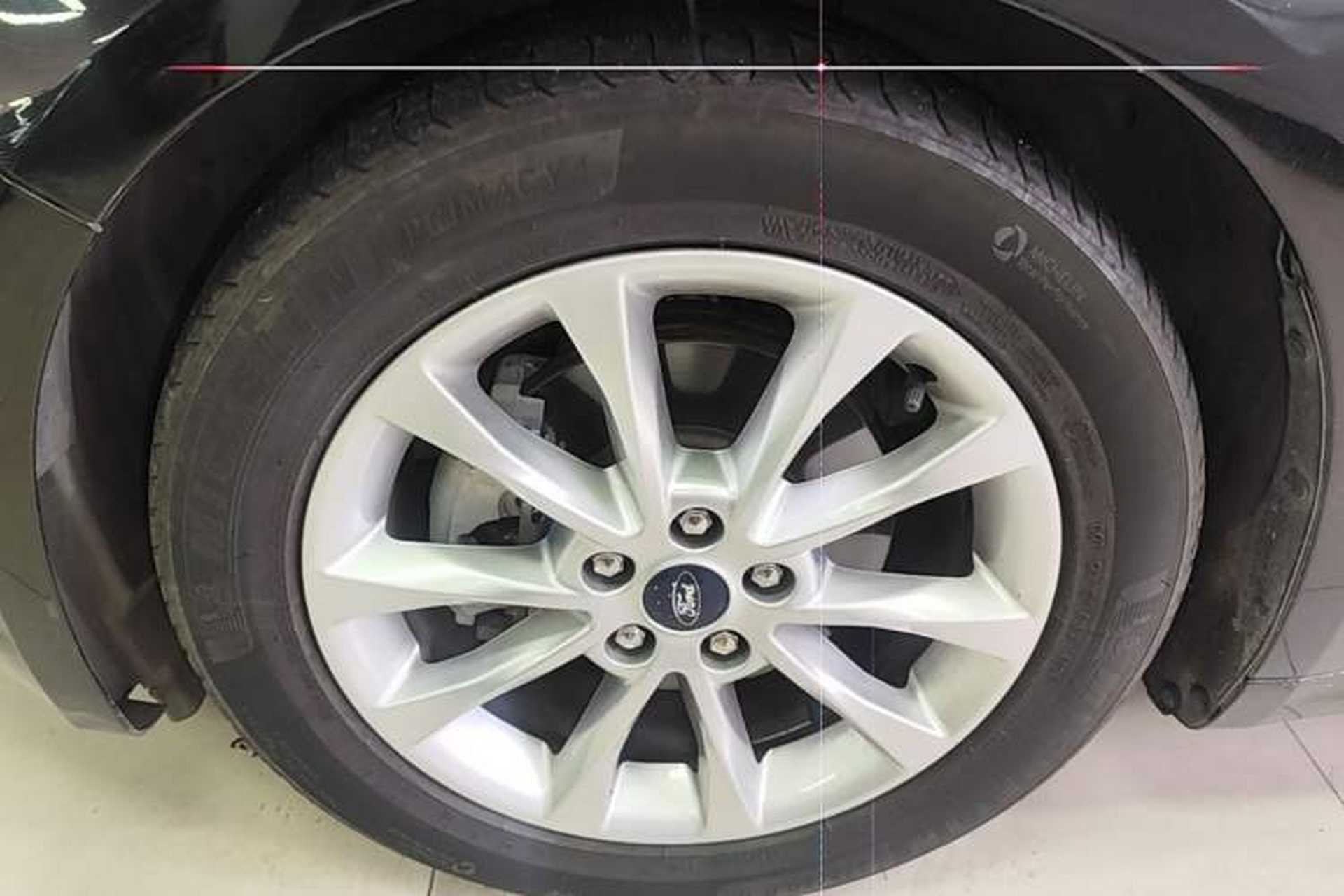 Used Ford Mondeo 2017 EcoBoost 200 Stylish Model Left Front Wheel Hub
