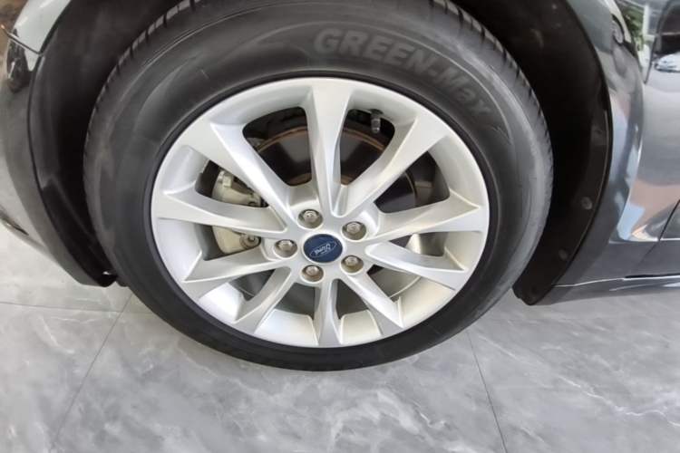 Used Ford Mondeo 2017 Restyled EcoBoost 200 Fashion Edition Left Front Wheel Hub