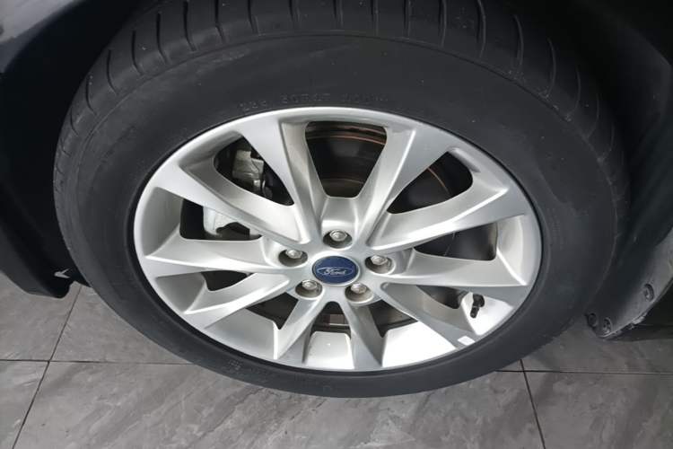 Used Ford Mondeo 2017 EcoBoost 180 Stylish Model Left Front Wheel Hub