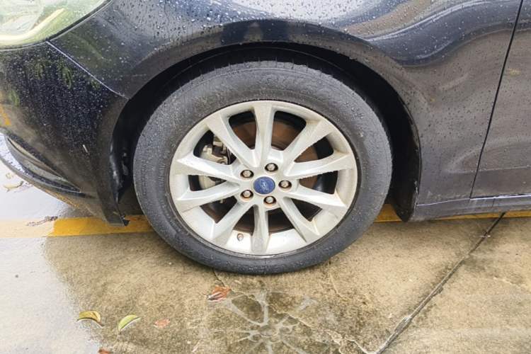Used Ford Mondeo 2017 EcoBoost 180 Stylish Model Left Front Wheel Hub