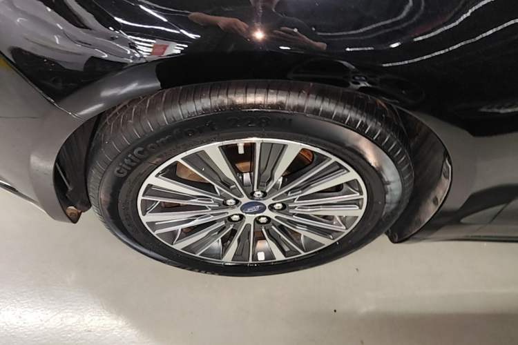 Used Ford Mondeo 2017 EcoBoost 180 Luxury Model Left Front Wheel Hub