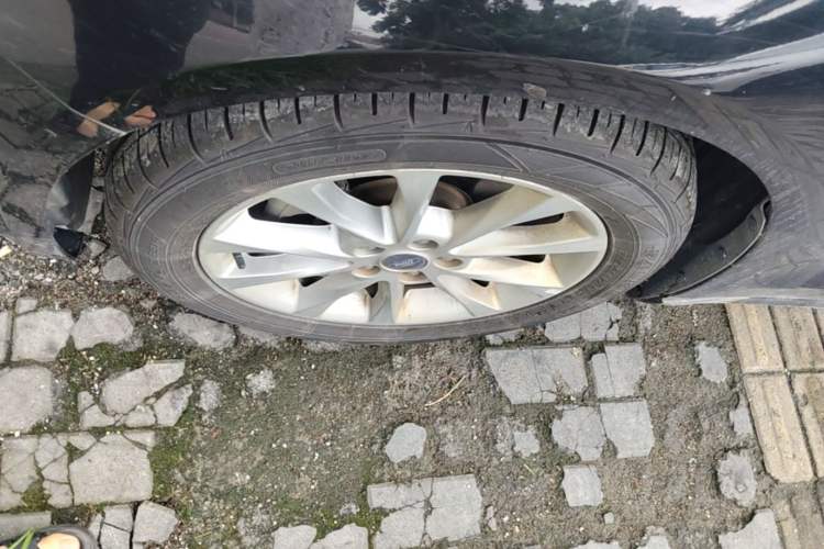 Used Ford Mondeo 2017 EcoBoost 180 Stylish Model Left Front Wheel Hub