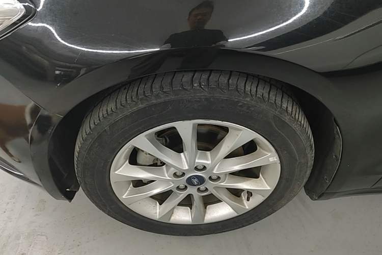 Used Ford Mondeo 2017 EcoBoost 180 Stylish Model Left Front Wheel Hub