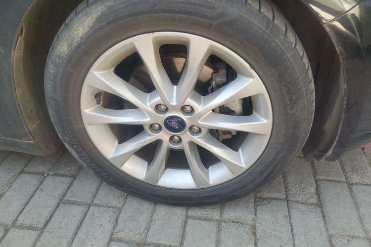 Used Ford Mondeo 2017 Facelifted EcoBoost 180 Fashion Edition Right Front Wheel Hub