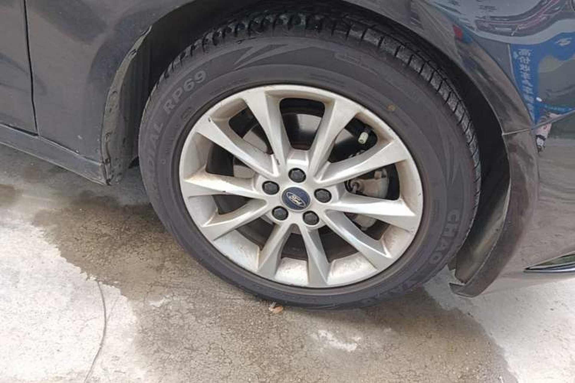 Used Ford Mondeo 2017 EcoBoost 200 Stylish Model Right Front Wheel Hub
