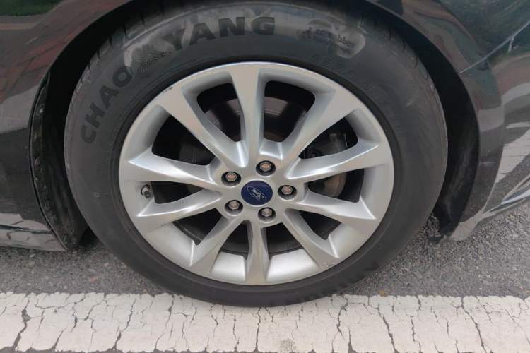 Used Ford Mondeo 2017 Facelifted EcoBoost 180 Fashion Edition Right Front Wheel Hub