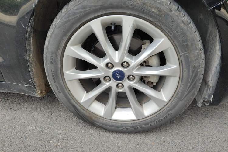 Used Ford Mondeo 2017 EcoBoost 180 Stylish Model Right Front Wheel Hub