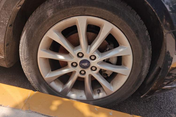 Used Ford Mondeo 2017 Facelifted EcoBoost 180 Fashion Edition Right Front Wheel Hub