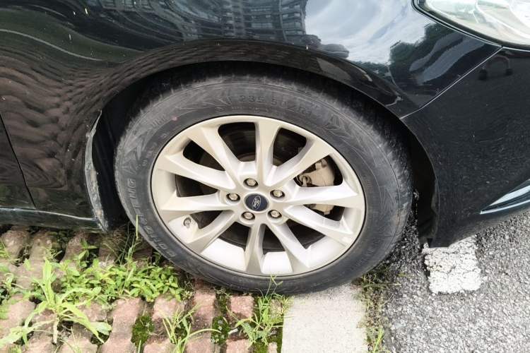 Used Ford Mondeo 2017 EcoBoost 180 Stylish Model Right Front Wheel Hub