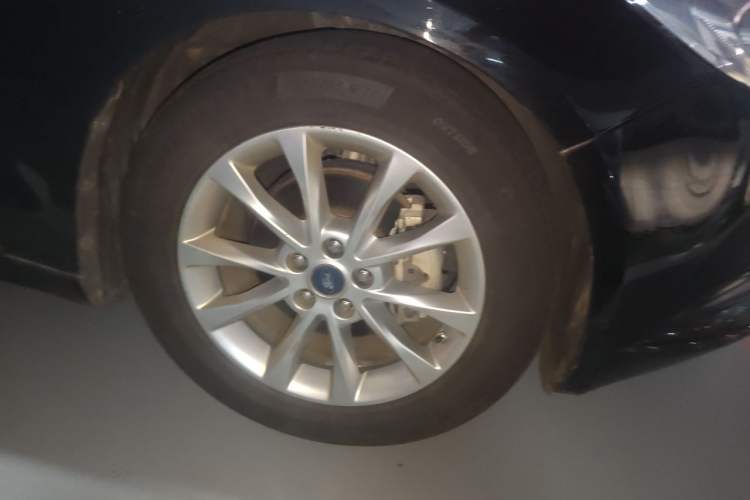 Used Ford Mondeo 2017 EcoBoost 180 Stylish Model Right Front Wheel Hub