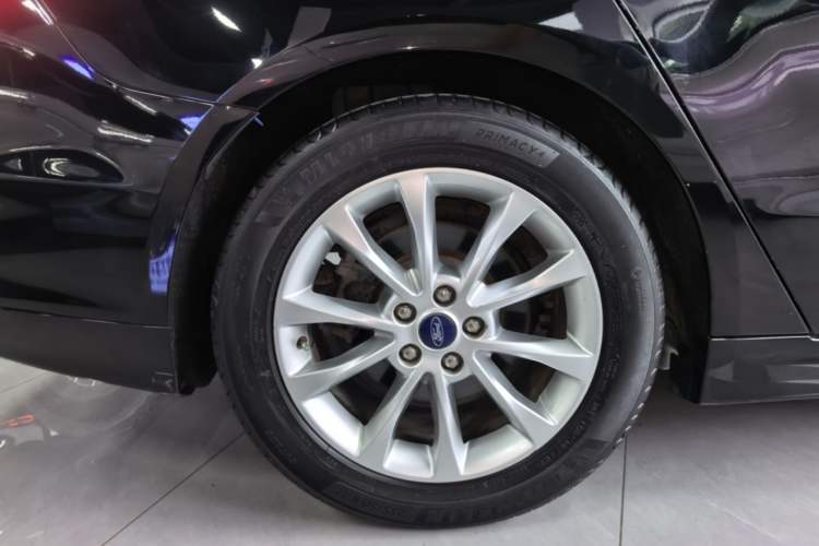 Used Ford Mondeo 2017 EcoBoost 180 Stylish Model Right Rear Wheel Hub