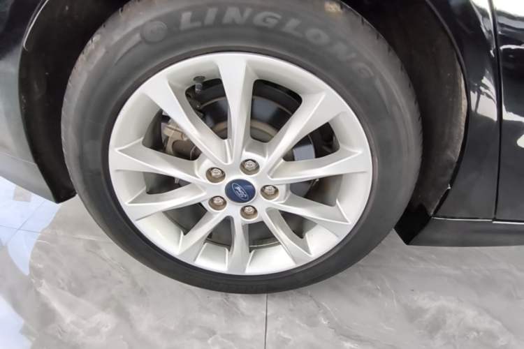 Used Ford Mondeo 2017 Restyled EcoBoost 200 Fashion Edition Right Rear Wheel Hub