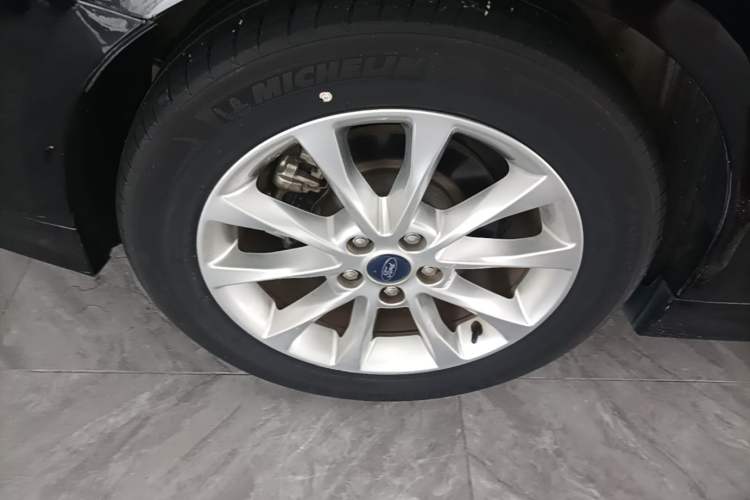 Used Ford Mondeo 2017 EcoBoost 180 Stylish Model Right Rear Wheel Hub