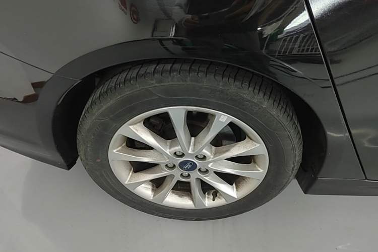 Used Ford Mondeo 2017 EcoBoost 180 Stylish Model Right Rear Wheel Hub