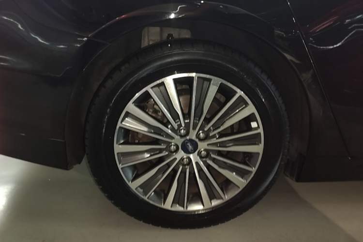 Used Ford Mondeo 2017 EcoBoost 180 Luxury Model Right Rear Wheel Hub