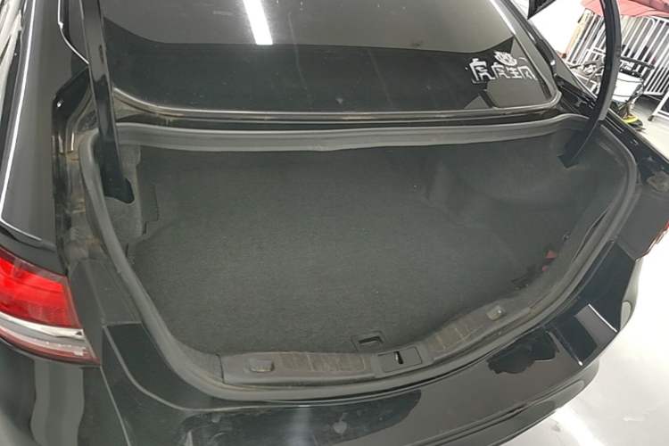 Used Ford Mondeo 2017 EcoBoost 180 Stylish Model Trunk