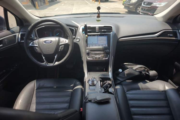 Used Ford Mondeo 2017 EcoBoost 200 Luxury Model Center Console