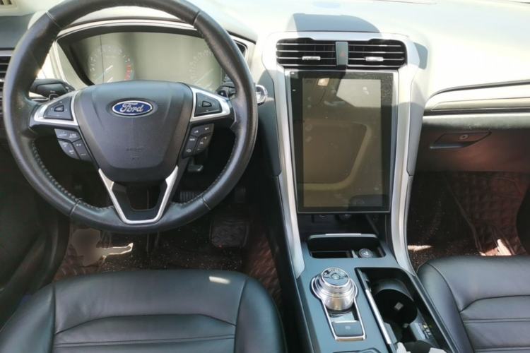 Used Ford Mondeo 2017 EcoBoost 180 Stylish Model Center Console